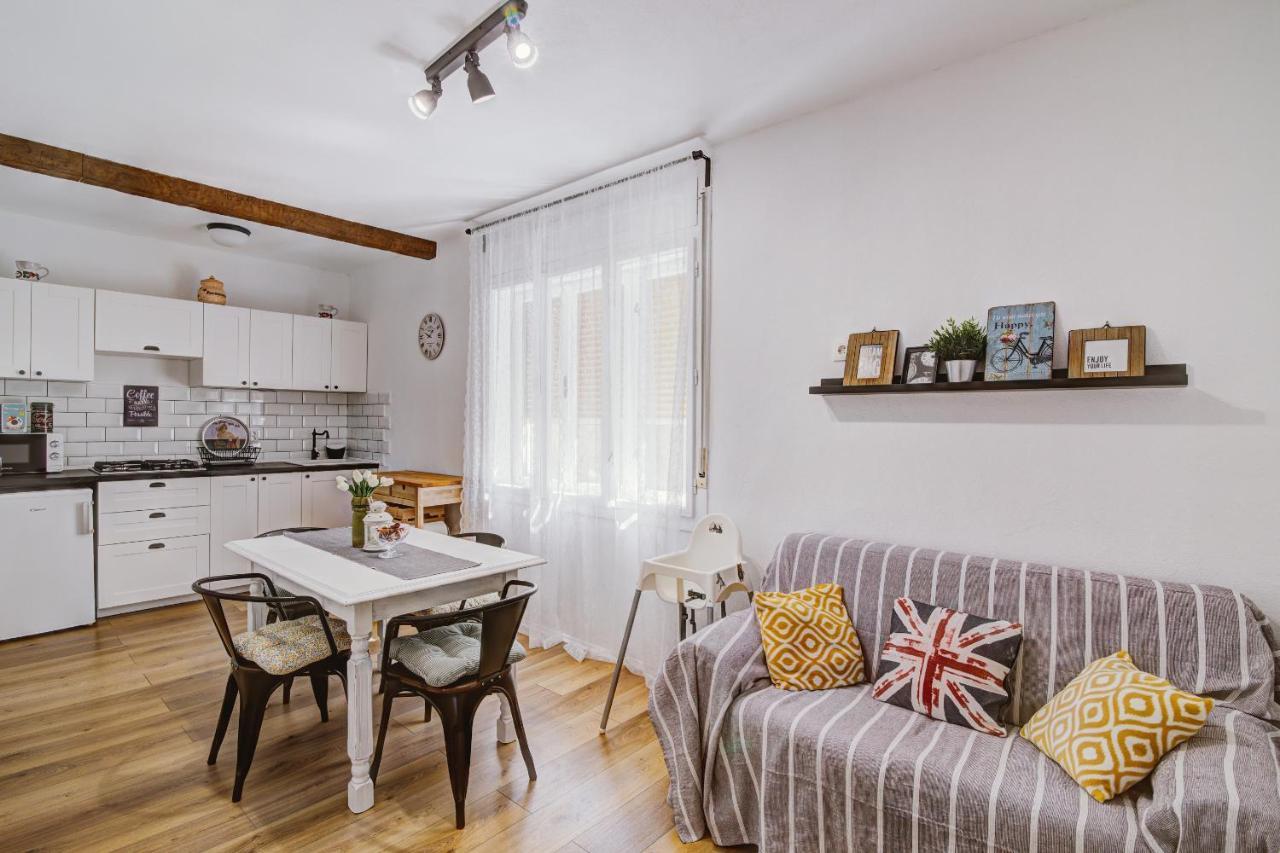 Vacation Home Korina セニ エクステリア 写真